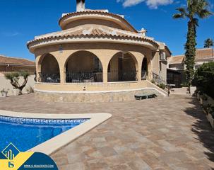 Chalet à Benijófar. Casa con piscina privada, en la provincia de alicante, en la loc