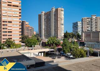 Appartement à Playa de San Juan. Apartamento con piscina comunitaria, en la provincia de alicante
