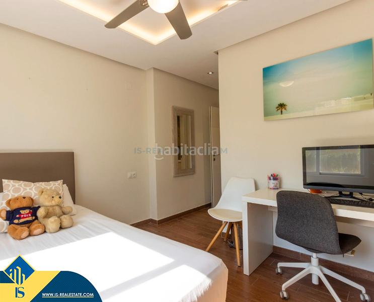 Foto 14869609-e0c5-4914-895c-48845f3b4b38. Xalet amb aparcament piscina a Pla de la Vallonga Alicante