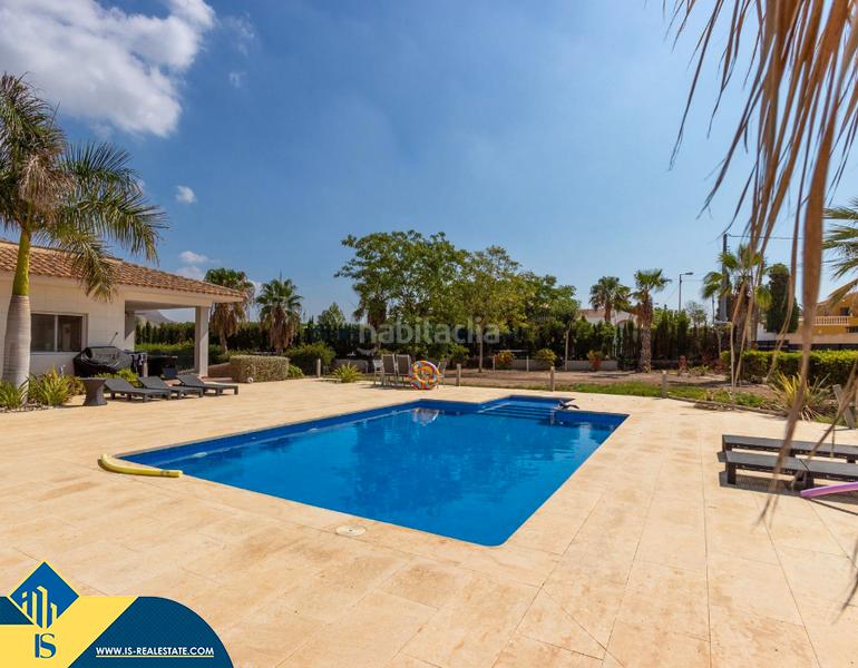Foto 4187e8c9-ead0-4ebe-b7cd-b61c3b3bf4c6. Xalet amb aparcament piscina a Pla de la Vallonga Alicante