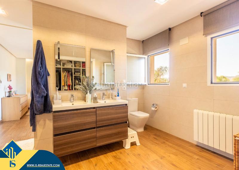 Foto e37b1b14-d535-486c-9ee1-4a4477ba89c1. Xalet amb aparcament piscina a Pla de la Vallonga Alicante