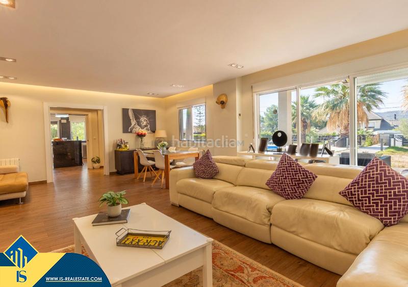 Foto e5e618ea-6c84-439a-9162-3fe7f39e784d. Xalet amb aparcament piscina a Pla de la Vallonga Alicante