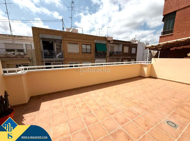 Foto 09a99a89-b091-4e0f-9679-31e457db6287. Ático  reformado con terraza, en la provincia , en la ciudad . 2 habitaciones | 75 m² | 4 kilómetros del mar en Alicante