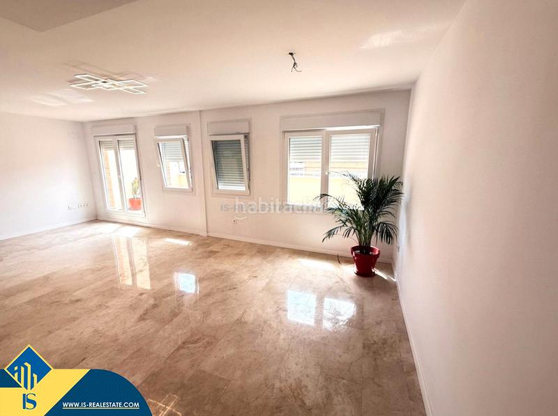 Foto f71b575f-2262-4fec-891b-6d66343d88a3. Ático  reformado con terraza, en la provincia , en la ciudad . 2 habitaciones | 75 m² | 4 kilómetros del mar en Alicante