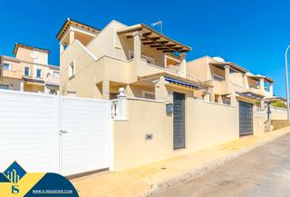 Maison à Villamartín-Las Filipinas. Casa con piscina comunitaria, en la provincia de alicante, en la