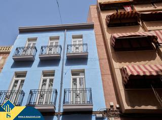 Apartament a Carolinas Bajas. Apartamento renovado con terraza, en la provincia de alicante, e