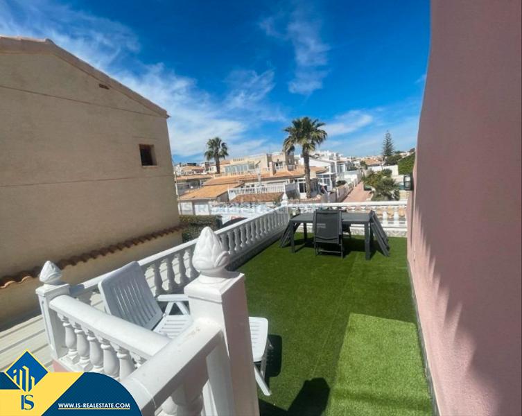 Foto 1fd18716-c2b2-4bbd-8701-7952d79f512a. Chalet con parcheggio piscina in La Florida Orihuela