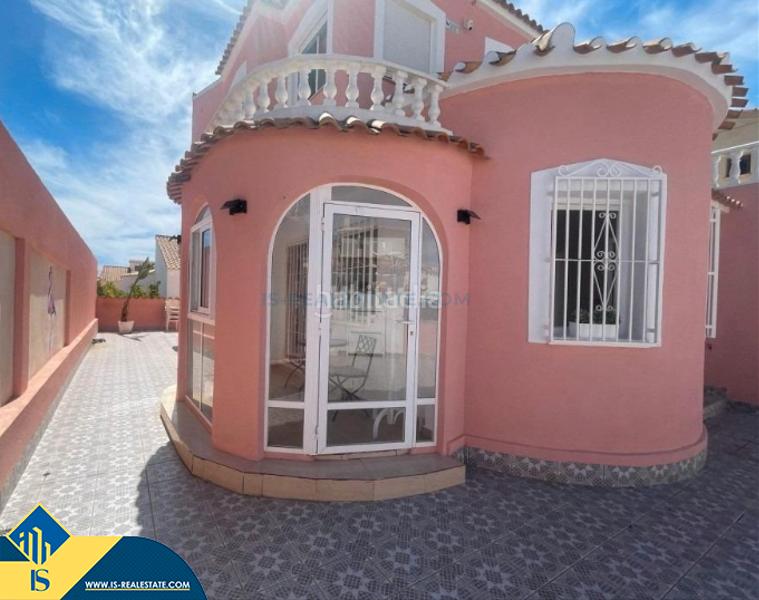 Foto 440c53d2-e7cd-4da8-a7bf-4c41059689ad. Chalet con parcheggio piscina in La Florida Orihuela