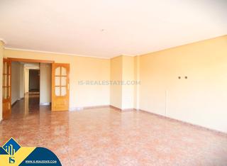 Appartement à Las Piscinas Naturales. Apartamento con terraza, en la provincia de alicante, en la ciud