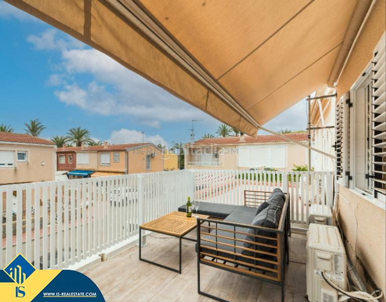 Foto 27e7c72d-59aa-4d44-bfa2-faa85acc4e75. Duplex avec parking dans Playa de los Náufragos Torrevieja