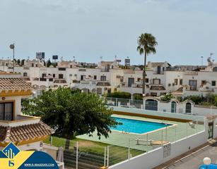 Casa en Zona Carrefour - Urbanizaciones. Casa con piscina comunitaria, en la provincia de alicante, en la