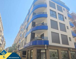 Piso en Las Piscinas Naturales. Apartamento con piscina comunitaria, en la provincia de alicante
