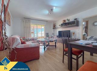 Appartement à Las Piscinas Naturales. Apartamento con terraza, en la provincia de alicante, en la ciud