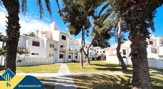 Casa in Nueva Torrevieja. Bungalow reformado con piscina comunitaria, en la provincia de a