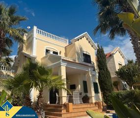 Xalet a Lomas de Cabo Roig - Los Dolses. Villa con piscina privada, en la provincia de alicante, en la ci