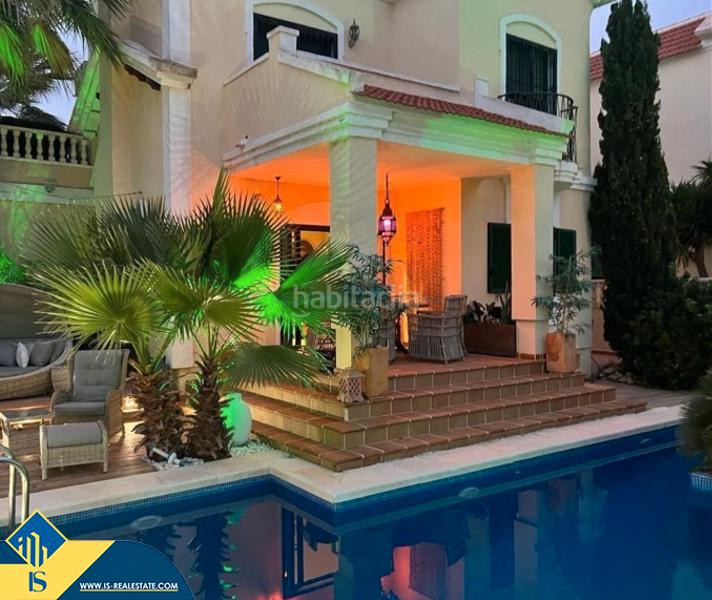 Foto a5bfd8fc-152c-40a8-802d-90979561968f. Chalet avec parking piscine dans Lomas de Cabo Roig - Los Dolses Orihuela