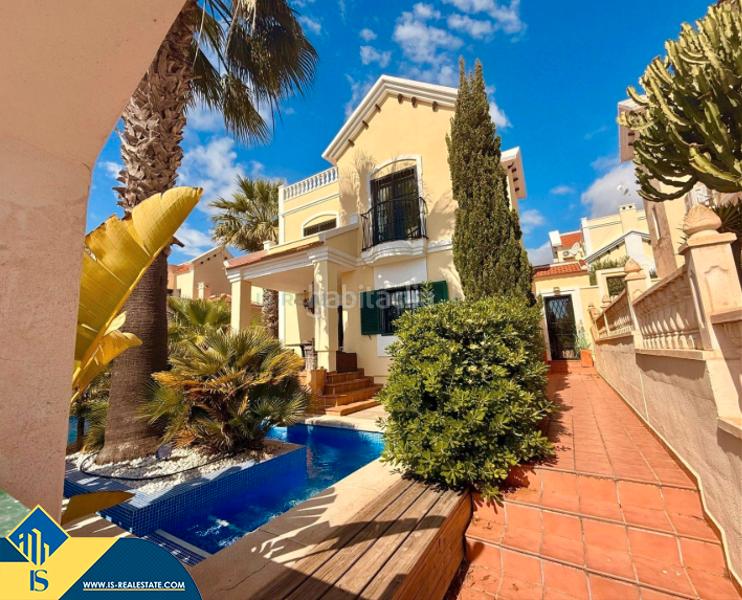 Foto b93b624c-ab0f-403e-9249-047d2addb5d1. Chalet avec parking piscine dans Lomas de Cabo Roig - Los Dolses Orihuela