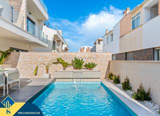 Xalet a Los Secanos. Villa con piscina privada, en la provincia de alicante, en la lo