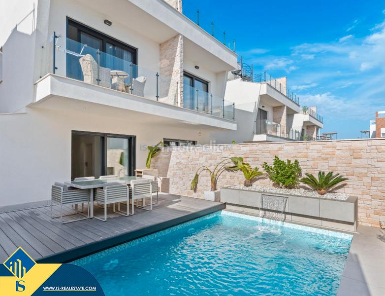 Foto 15316c29-0e07-49b9-83d6-a54d2175bf3d. Chalet with parking pool in Los Secanos Guardamar del Segura