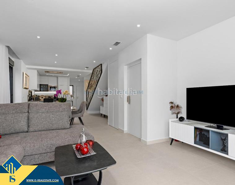 Foto 434f7141-557a-44d5-aeeb-9b4394336e90. Chalet with parking pool in Los Secanos Guardamar del Segura