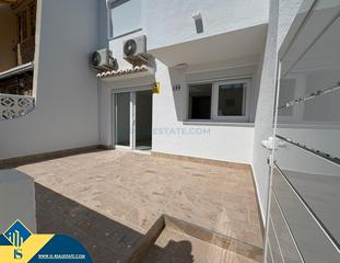 Casa a Los Balcones-Los Altos. Casa renovada con piscina comunitaria, en la provincia de alican