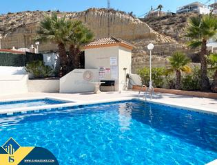 Chalet en Rojales. Villa con piscina comunitaria, en la provincia de alicante, en r