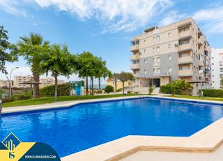 Pis a Torreblanca. Apartamento renovado con piscina comunitaria, en la provincia de