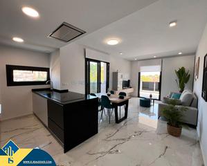 Pis a La Florida. Apartamento con piscina comunitaria, en la provincia de alicante