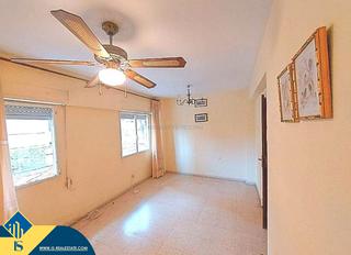 Appartement à Benalúa. Apartamento cerca del mar, en la provincia de alicante, en la ci
