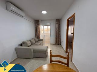 Piccolo appartamento in Las Piscinas Naturales. Apartamento con terraza, en la provincia de alicante, en la ciud