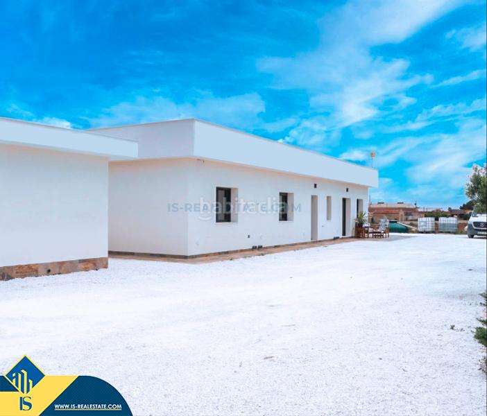 Foto 10c58b56-c4a8-443c-abe2-539685b82dfc. Chalet villa con piscina privada, en la provincia de alicante, en rojales, en la ciudad de ciudad quesada. 4 habitaciones | 240 m² | a 6 en Formentera del Segura