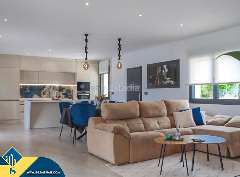 Foto ae7c73c4-b423-43fb-bc6f-b7bca7584046. Chalet villa con piscina privada, en la provincia de alicante, en rojales, en la ciudad de ciudad quesada. 4 habitaciones | 240 m² | a 6 en Formentera del Segura