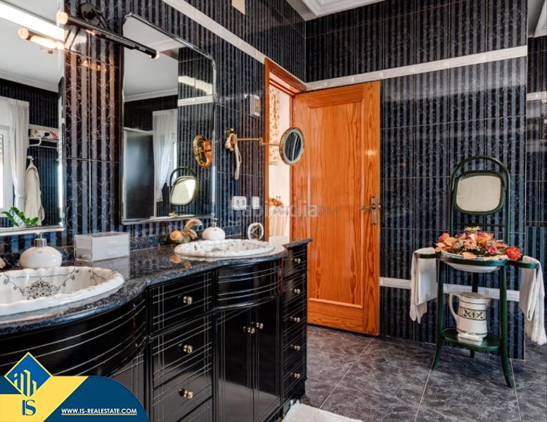 Foto 068390ad-b6b9-4c41-b333-a5c9e63a046d. Chalet with parking pool in Zona Carrefour - Urbanizaciones Torrevieja