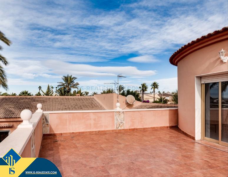 Foto 4f329ef6-e1dc-418b-b55f-e4f09f6bd190. Chalet with parking pool in Zona Carrefour - Urbanizaciones Torrevieja