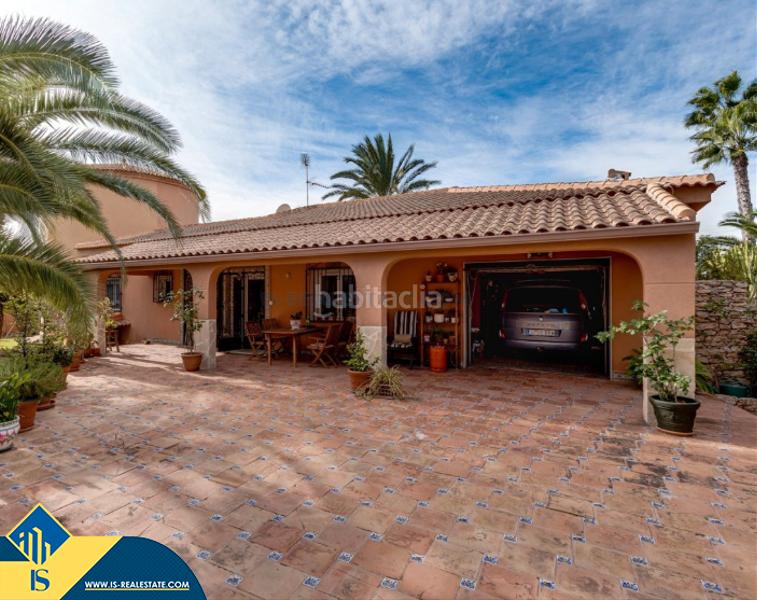 Foto 8d526f7d-041b-4779-8a6a-3794f984b9c5. Chalet with parking pool in Zona Carrefour - Urbanizaciones Torrevieja