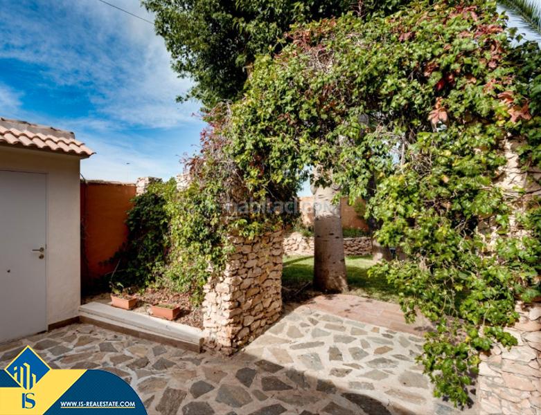 Foto 9c6ccf3f-79b3-4957-aed4-c3d02abef795. Chalet with parking pool in Zona Carrefour - Urbanizaciones Torrevieja