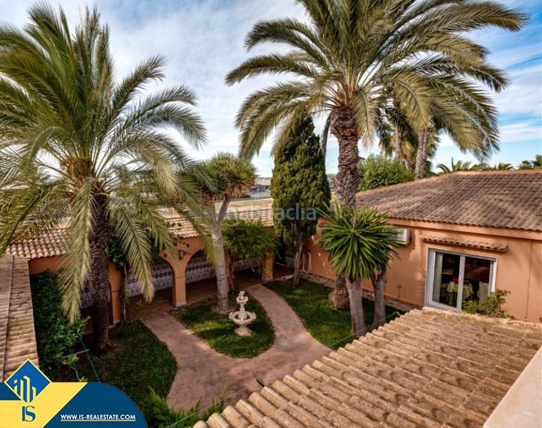 Foto c8a69a59-35db-4973-8866-46ec0e005f97. Chalet with parking pool in Zona Carrefour - Urbanizaciones Torrevieja