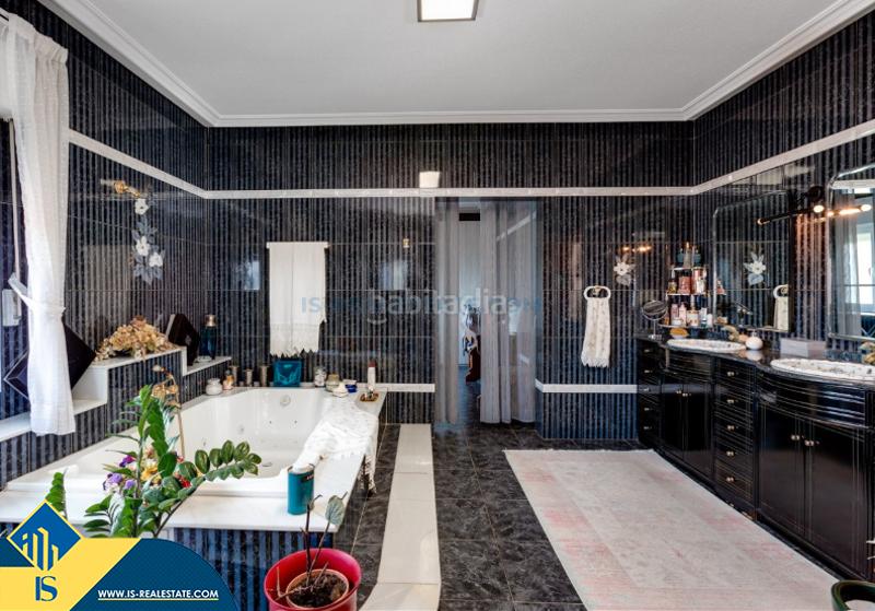 Foto cbaa12c1-80ae-47a0-9abf-2eb34f5ae527. Chalet with parking pool in Zona Carrefour - Urbanizaciones Torrevieja