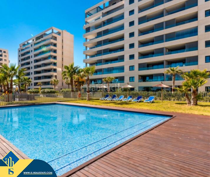 Foto b4e3959f-1b75-40e6-9c14-d8dc3019edf9. Ático  con piscina comunitaria, en la provincia de alicante, en la ciudad , en la zona de los balcones. 3 habitaciones en Torrevieja