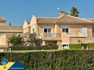 Maison jumelée à Aguas Nuevas. Casa reformada con piscina comunitaria, en la provincia de alica