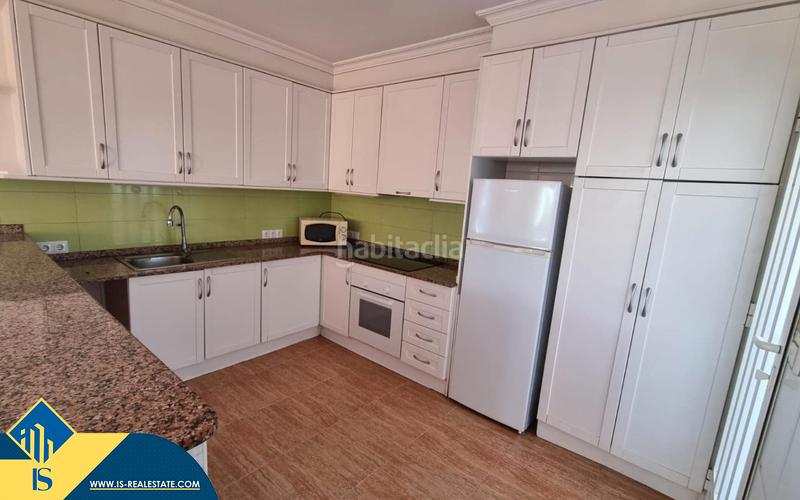 Foto 12182b6d-91c2-4b7f-bc09-1f0dd3b20a4d. Casa pareada casa con piscina comunitaria, en la provincia de alicante, en la localidad . 3 habitaciones | 87 m² | 400 m en Guardamar del Segura