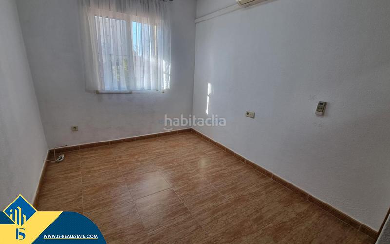 Foto 2da48919-faad-4c53-98bd-11e482536b42. Casa pareada casa con piscina comunitaria, en la provincia de alicante, en la localidad . 3 habitaciones | 87 m² | 400 m en Guardamar del Segura