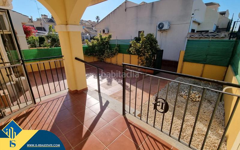 Foto 55f79c11-afde-40a2-bde0-1d4b9f761e00. Casa pareada casa con piscina comunitaria, en la provincia de alicante, en la localidad . 3 habitaciones | 87 m² | 400 m en Guardamar del Segura