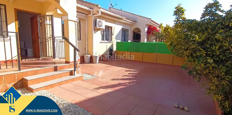 Foto 9b008c4e-c075-4673-9e15-1f43cf6295d3. Casa pareada casa con piscina comunitaria, en la provincia de alicante, en la localidad . 3 habitaciones | 87 m² | 400 m en Guardamar del Segura