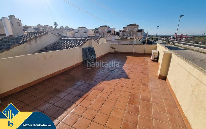 Foto f50cb5c0-55e3-4dbc-b163-8e2a3249fb73. Casa pareada casa con piscina comunitaria, en la provincia de alicante, en la localidad . 3 habitaciones | 87 m² | 400 m en Guardamar del Segura