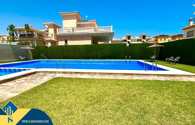 Foto 15301c6f-f2e3-432c-be91-2be33fcc44e8. Casa adossada amb xemeneia calefacció aparcament piscina a Orihuela