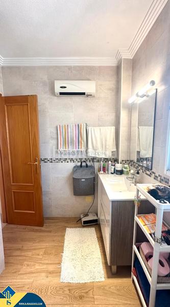 Foto 2d168d77-2646-45ca-9fa6-b2a7eef8da97. Casa adossada amb xemeneia calefacció aparcament piscina a Orihuela