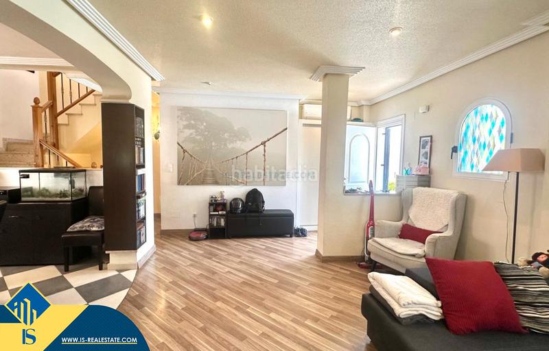 Foto 4e1a482a-2d33-470d-8c8b-958ad1f9be65. Casa adossada amb xemeneia calefacció aparcament piscina a Orihuela