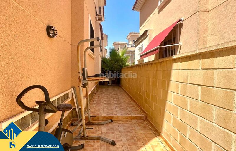 Foto 643af3b5-9deb-4f0e-ae12-2218002760e6. Casa adossada amb xemeneia calefacció aparcament piscina a Orihuela