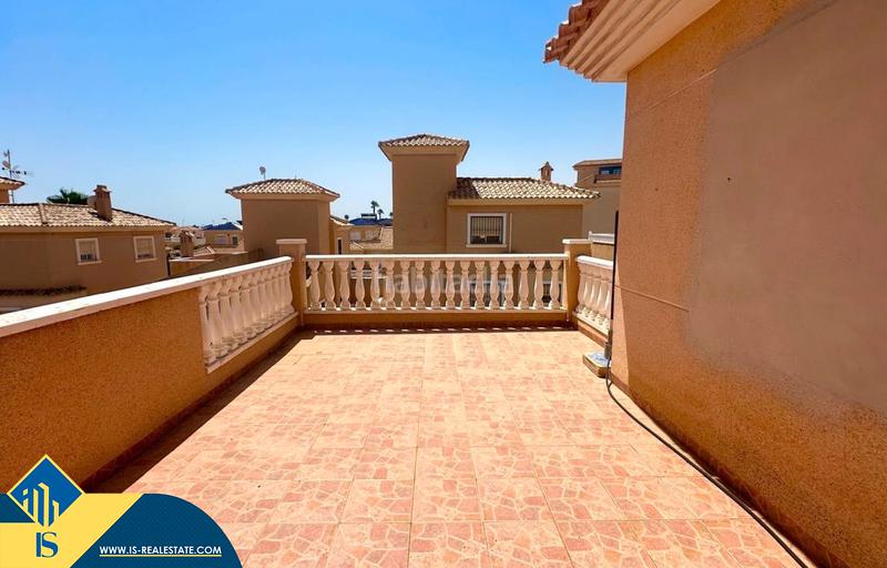 Foto 6e0e8c7e-1003-4f6e-a927-3fcb0877e922. Casa adossada amb xemeneia calefacció aparcament piscina a Orihuela